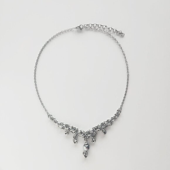 Gothic Victorian style V-shaped necklace with a small silver chain - Picture 7 of 12